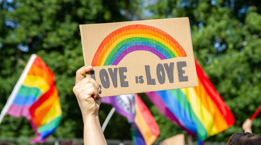 جریمه یک شهر کوچک در کانادا به دلیل بی‌اعتنایی به جامعه +LGBTQ
