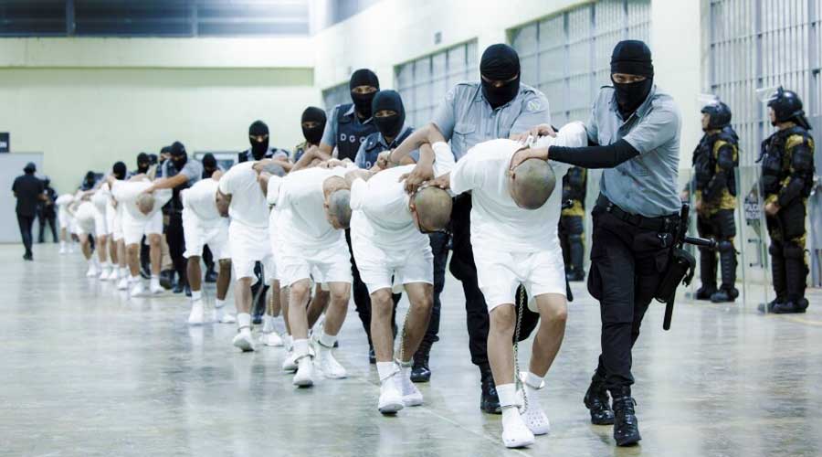 دونالد ترامپ و اخراج صدها مهاجر زندانی به السالوادر و هندوراس!